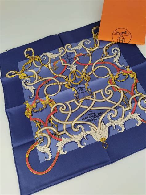 foulard hermes cavalli vintage prezzi|Vendita Speciale Foulard HERMÈS su Vestiaire Collective.